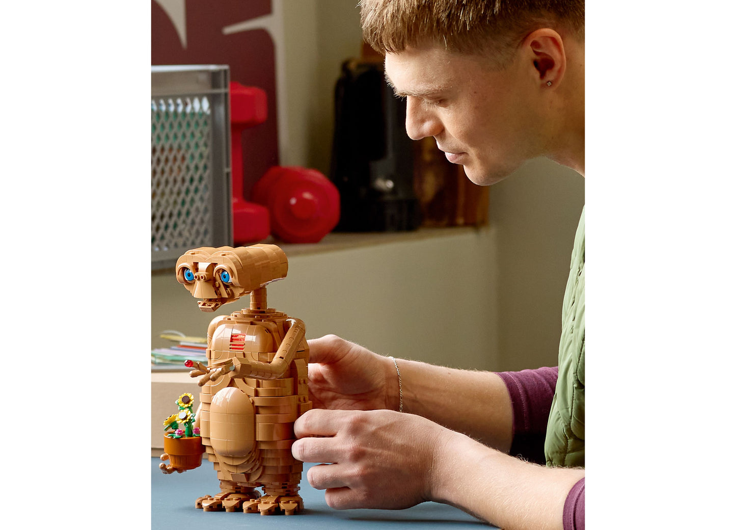 LEGO E.T. the Extra-Terrestrial 21370 building set with tan brick figure and glowing blue eyes
