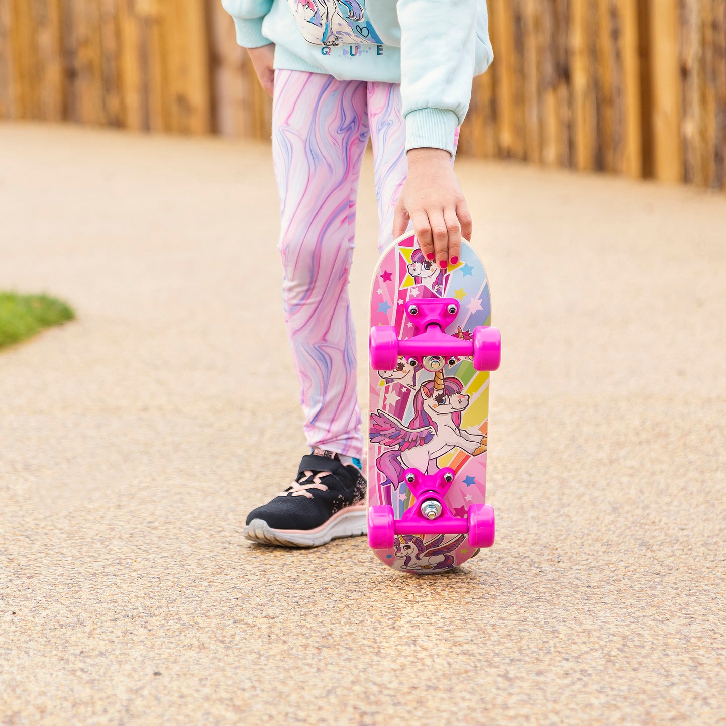 Ozbozz 17" Unicorn Skateboard with Flashing Wheels & Magical Design