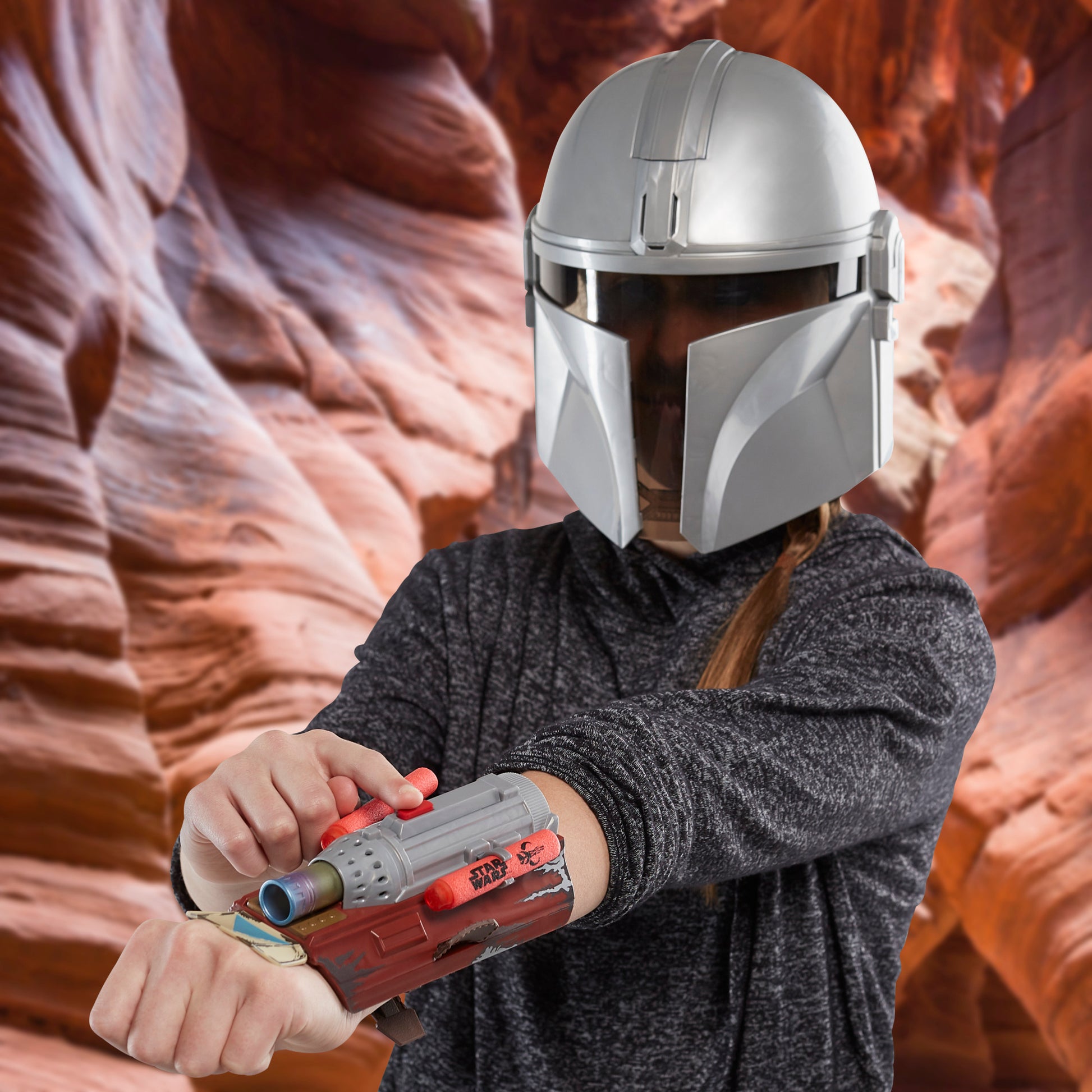 SW Mandalorian Feature Mask silver helmet with blaster toy accessory