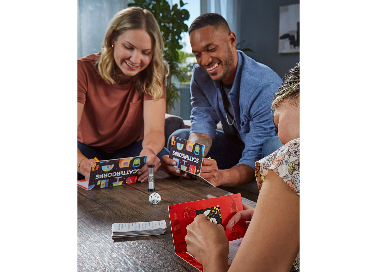Hasbro Scattergories Classic Fast-Thinking Board Game