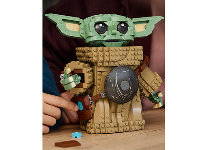 LEGO Star Wars Grogu Mandalorian Apprentice Building Set with green-headed figure in tan armor holding accessories