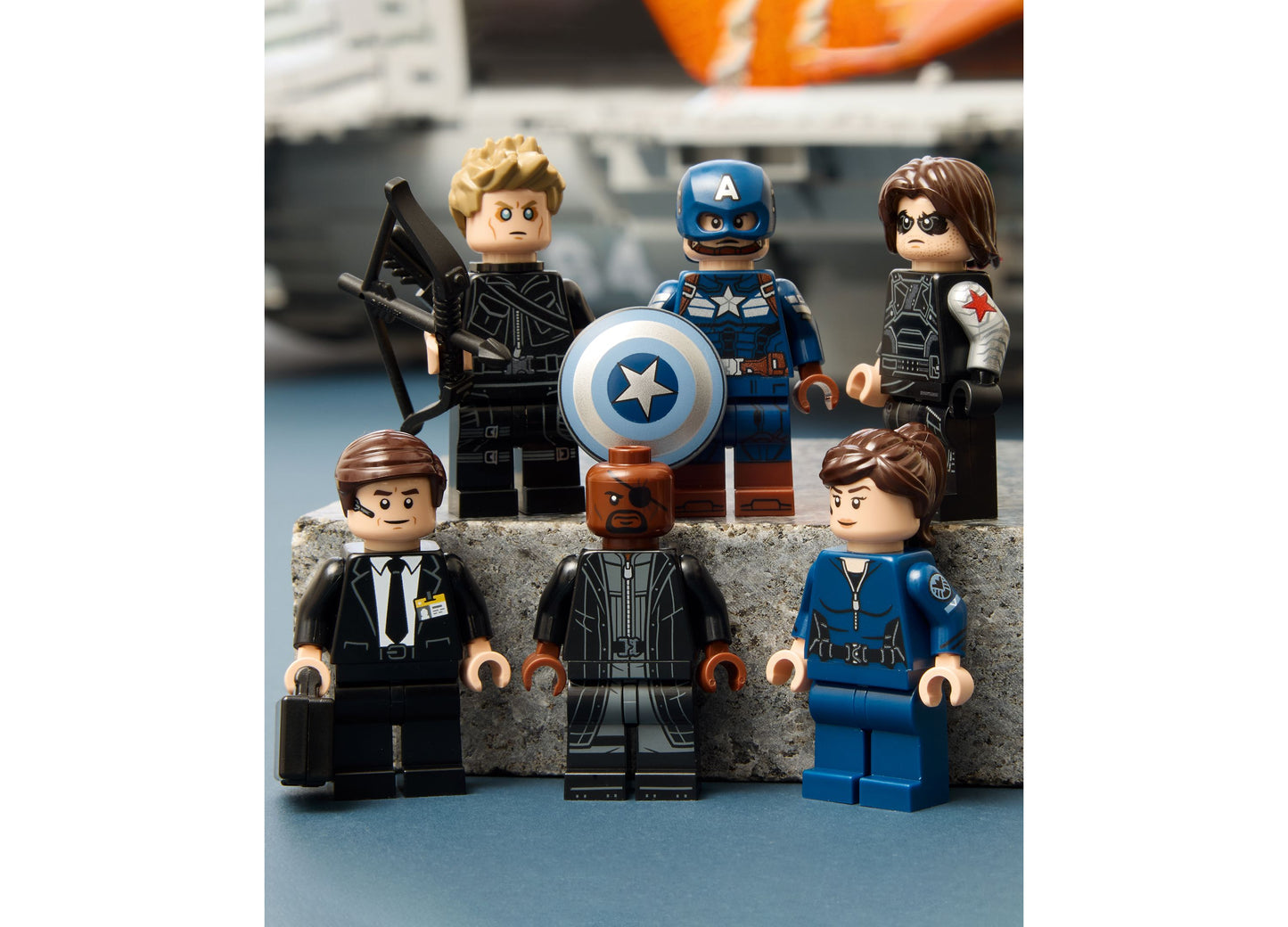 LEGO Marvel S.H.I.E.L.D. Helicarrier 76354 minifigures including Captain America with shield and Black Widow