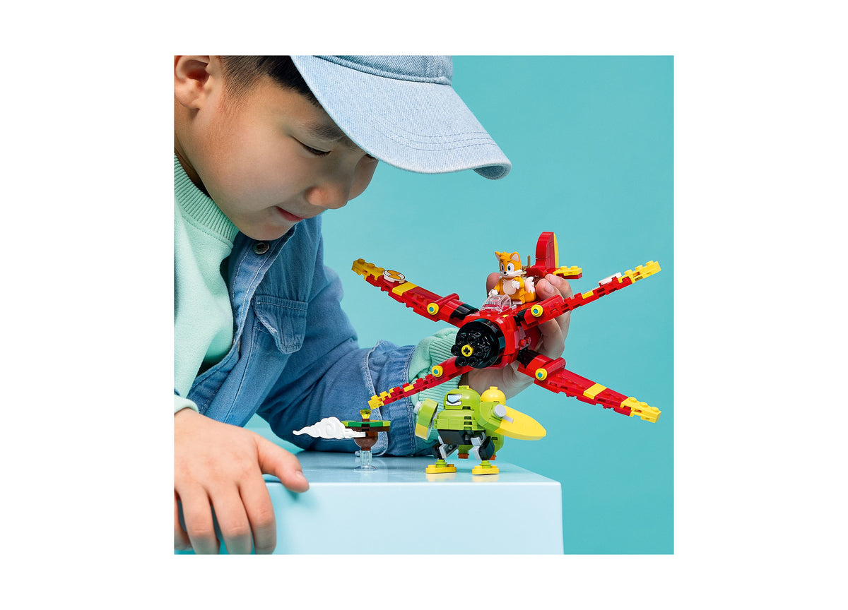 LEGO Sonic the Hedgehog Tails' Tornado-1 red and yellow biplane with movable wings and character figures