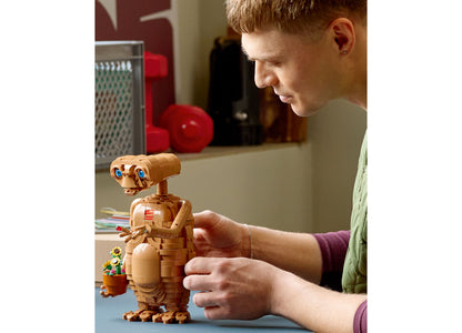 LEGO E.T. the Extra-Terrestrial 21370 building set with tan brick figure and glowing blue eyes