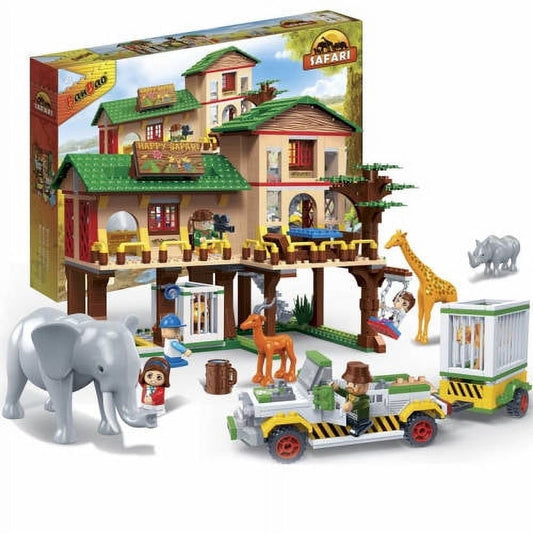 Safari Ranch building block set with multi-level treehouse structure, elephant, giraffe, rhinoceros, human figures, vehicles, and accessories on plain backgroun