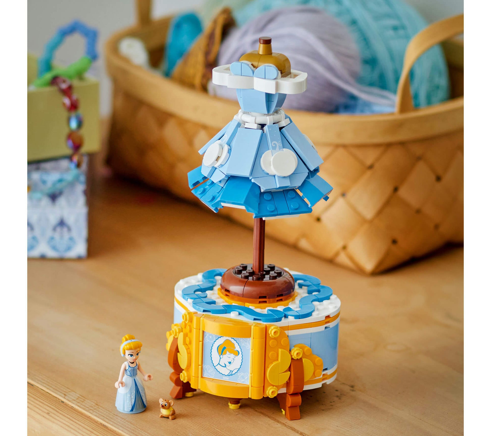 LEGO® ǀ Disney Princess Cinderella’s Dress Building Kit with Character 43266