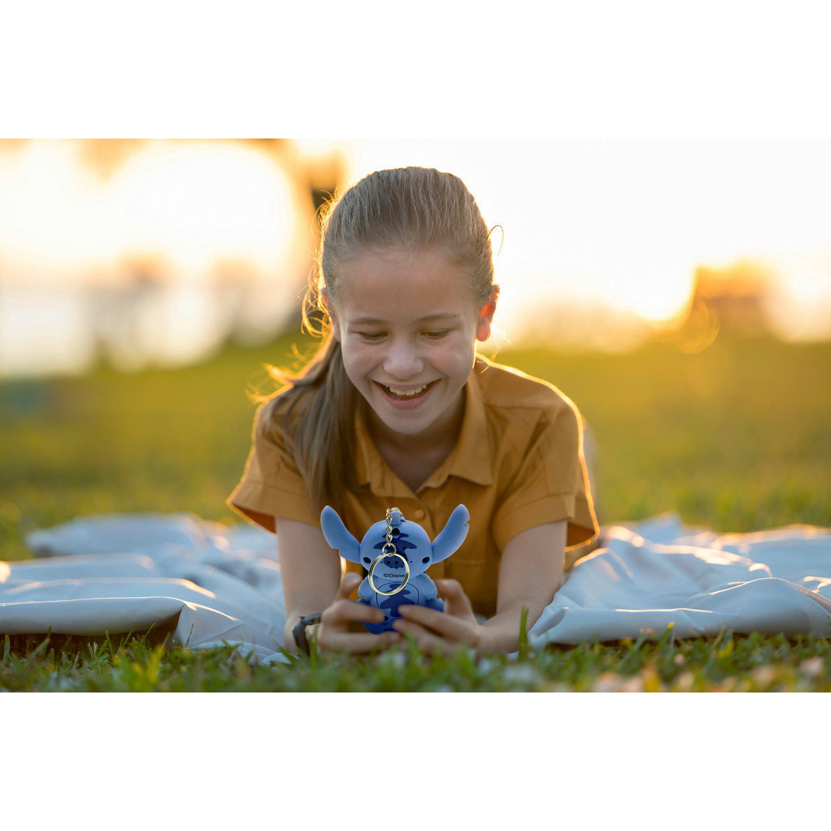 Disney Stitch My Best-E® console with LCD screen including 3 games from Disney Stitch universe