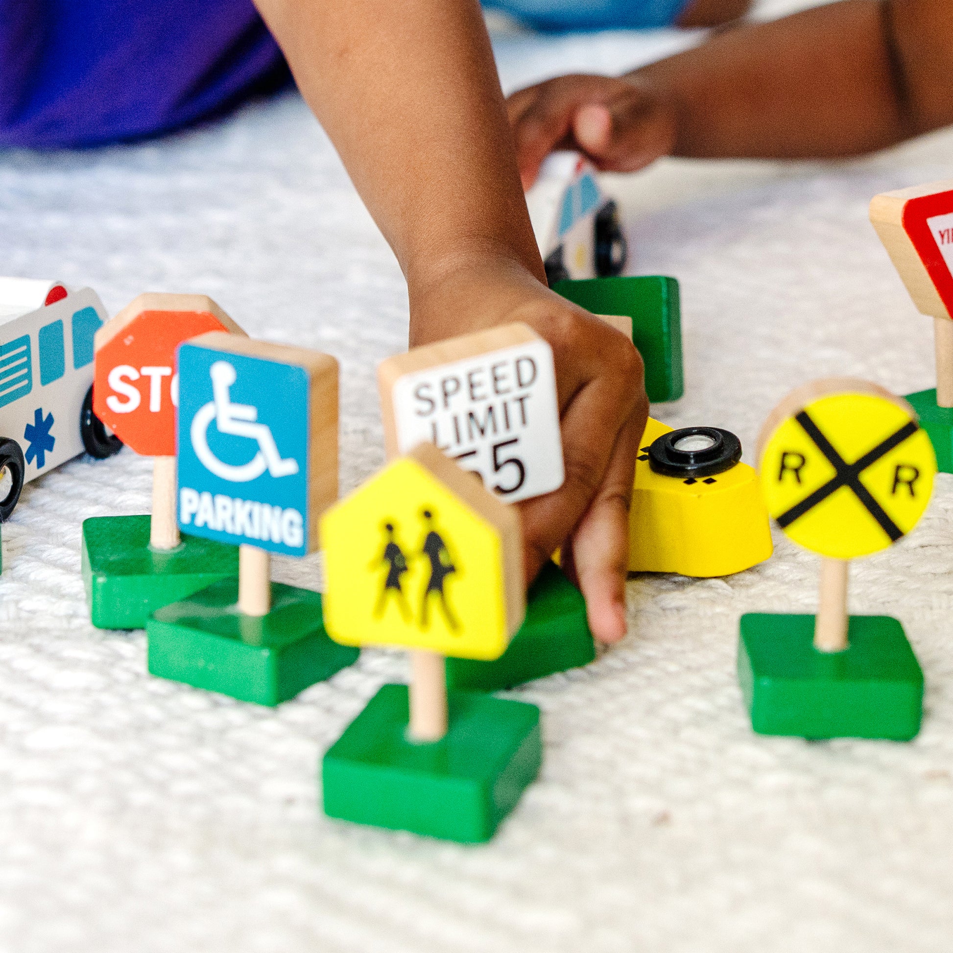 Melissa & Doug Wooden Traffic Adventure Play Set - 15 Pieces