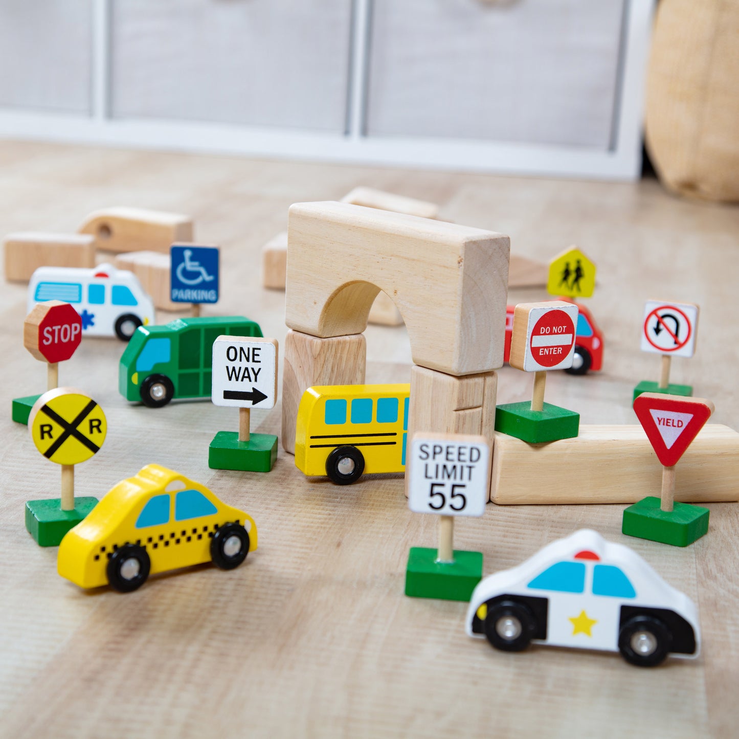 Melissa & Doug Wooden Traffic Adventure Play Set - 15 Pieces
