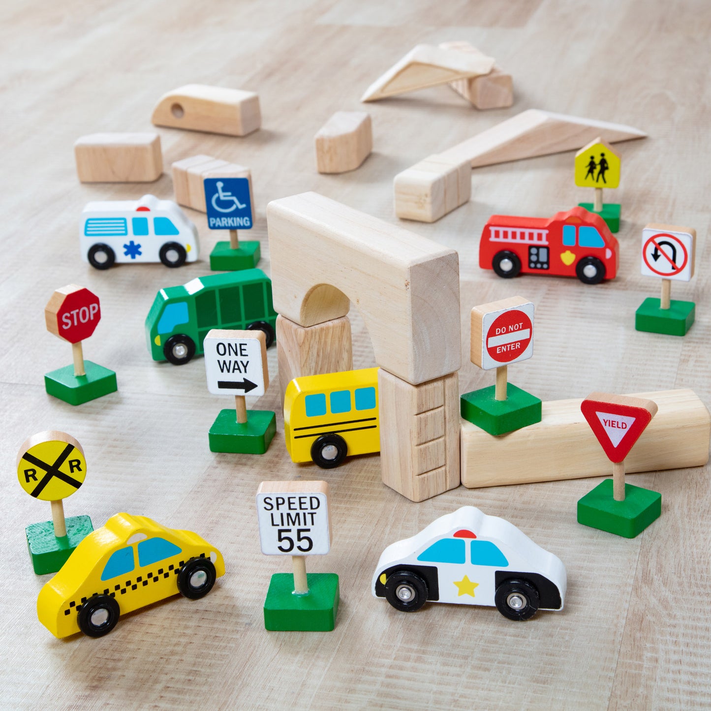 Melissa & Doug Wooden Traffic Adventure Play Set - 15 Pieces