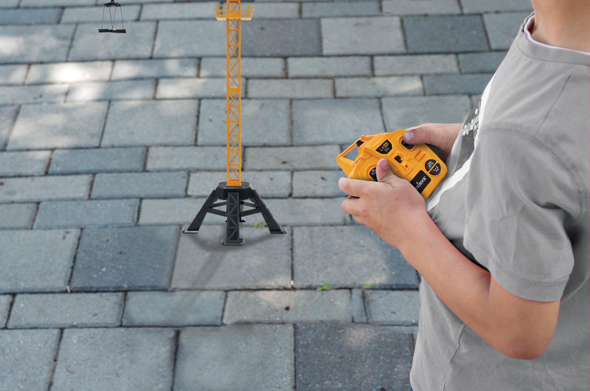 LEXIBOOK CROSSLANDER® PRO TOWER CRANE - Get busy on the building site with this large remote-controlled crane featuring dynamics sounds and effects!