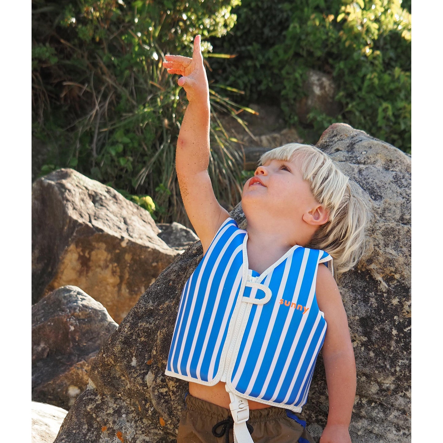 Sunnylife Tino Tiger Float Vest blue striped with safety strap on child