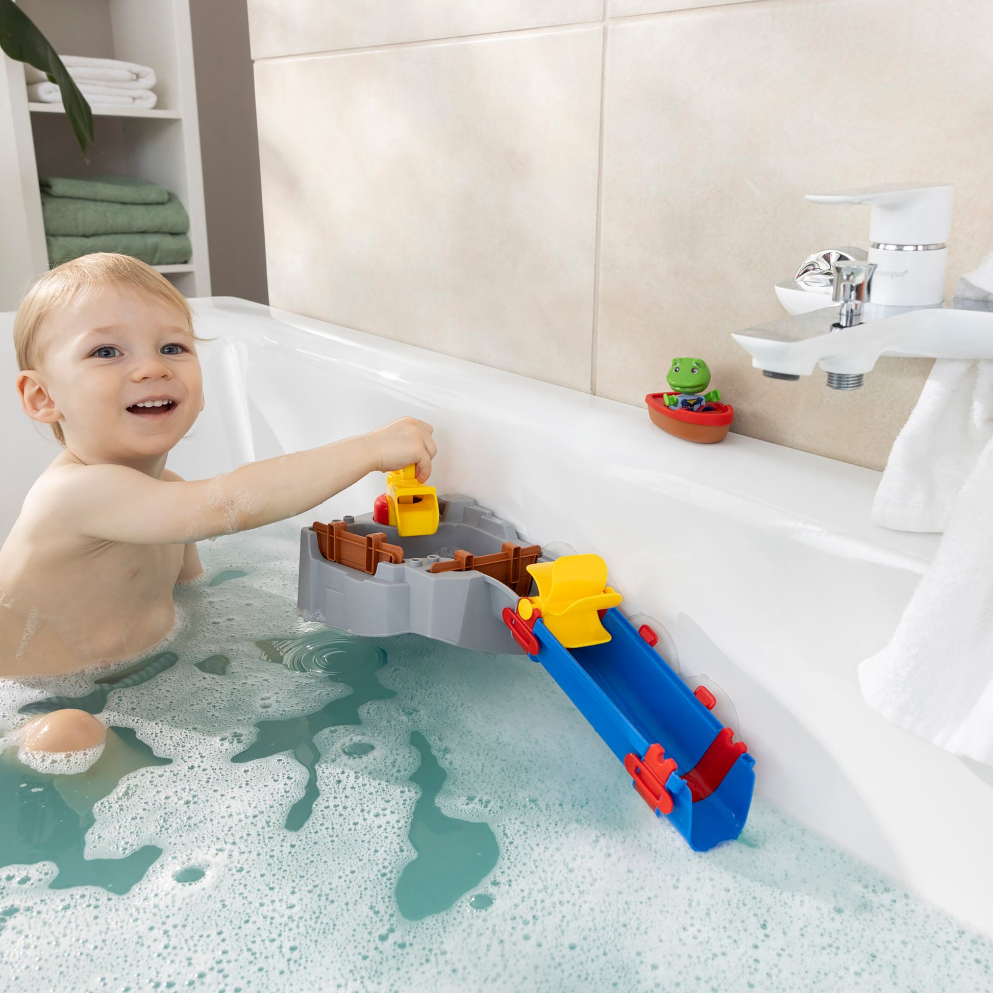 AquaPlay Sploshy Mountain water toy set with colorful boats in bathtub