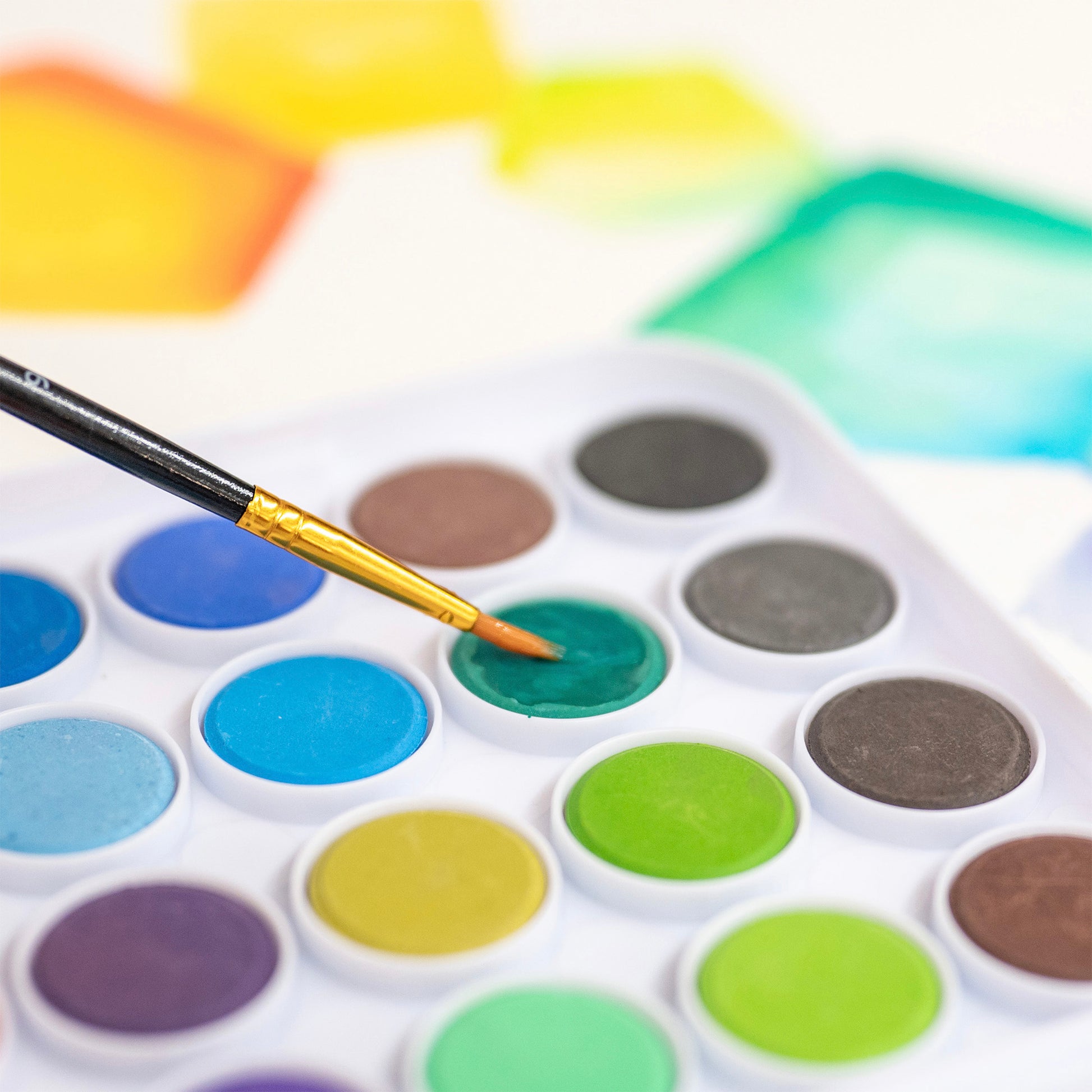 Brea Reese 36-color watercolor paint set with brush and colorful palette