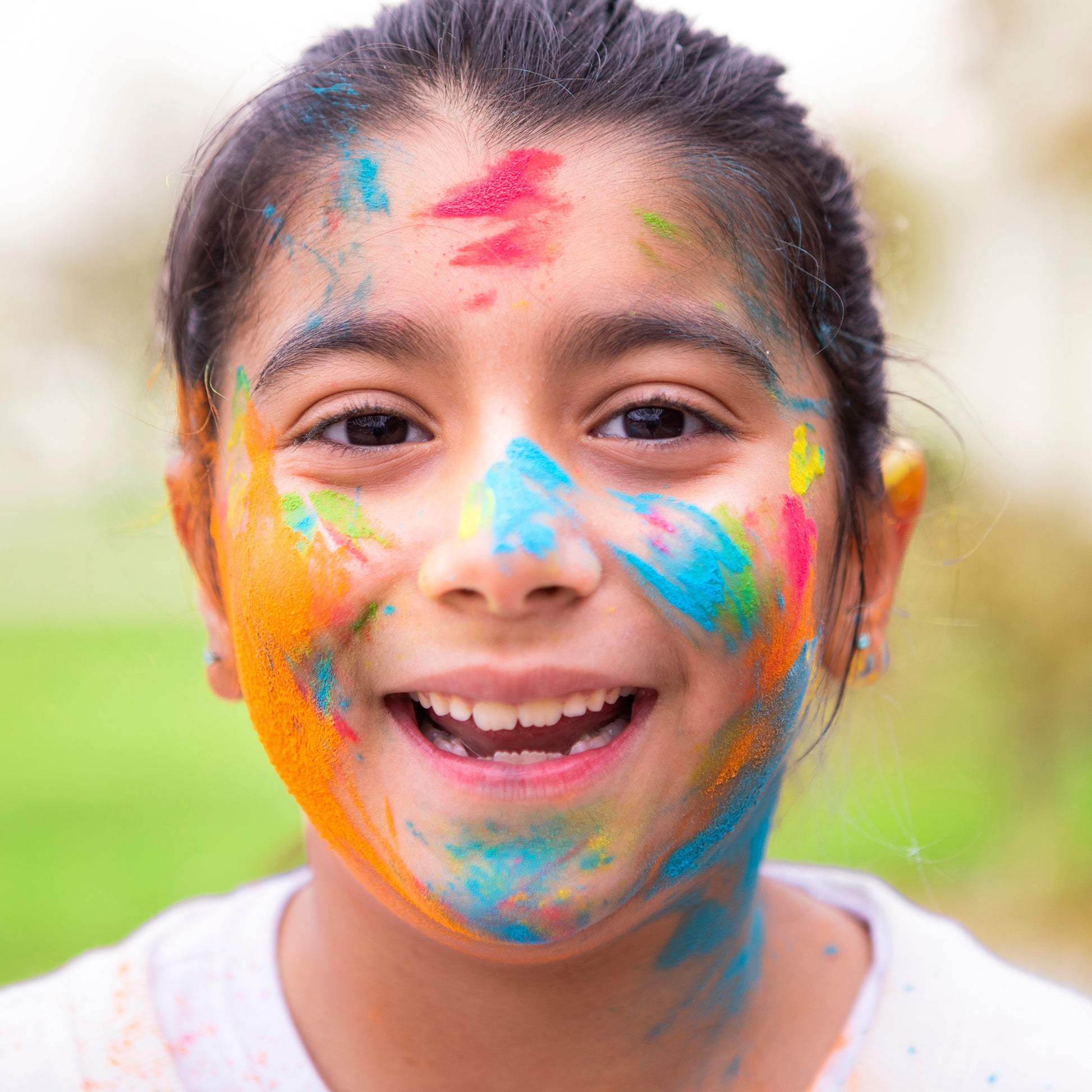 Holi Color Powder 20 Pack with bright rainbow colors on child's face
